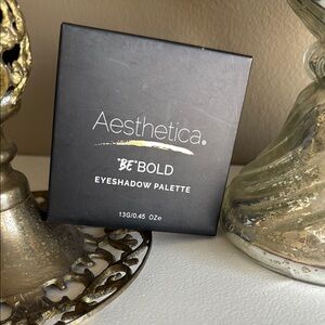 New in box Aesthetica Be Bold Eyeshadow Palette